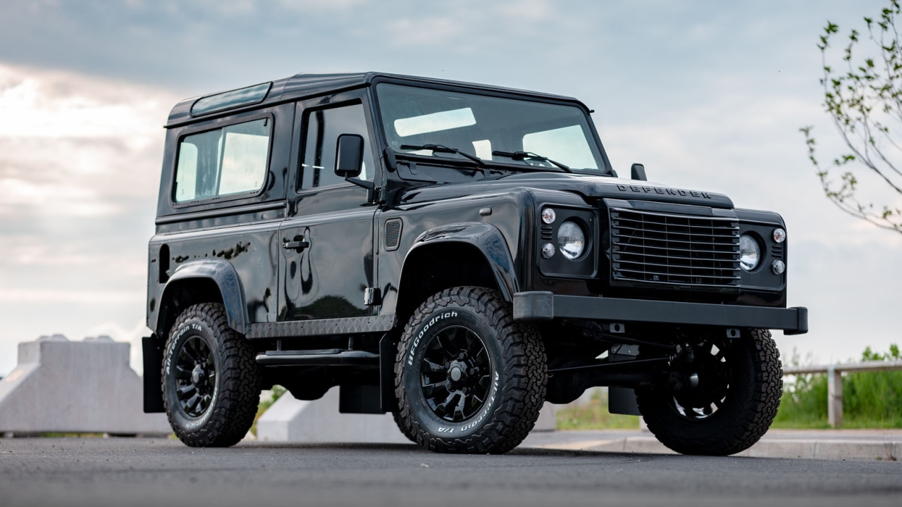 Black Land Rover Defender Vehicle Photographer Wipdesigns (1)