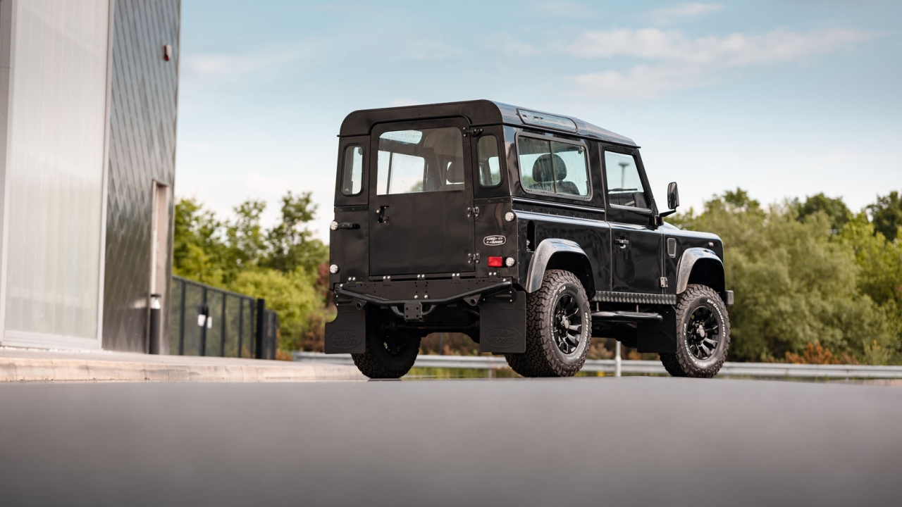Black Land Rover Defender Vehicle Photographer Wipdesigns (20)