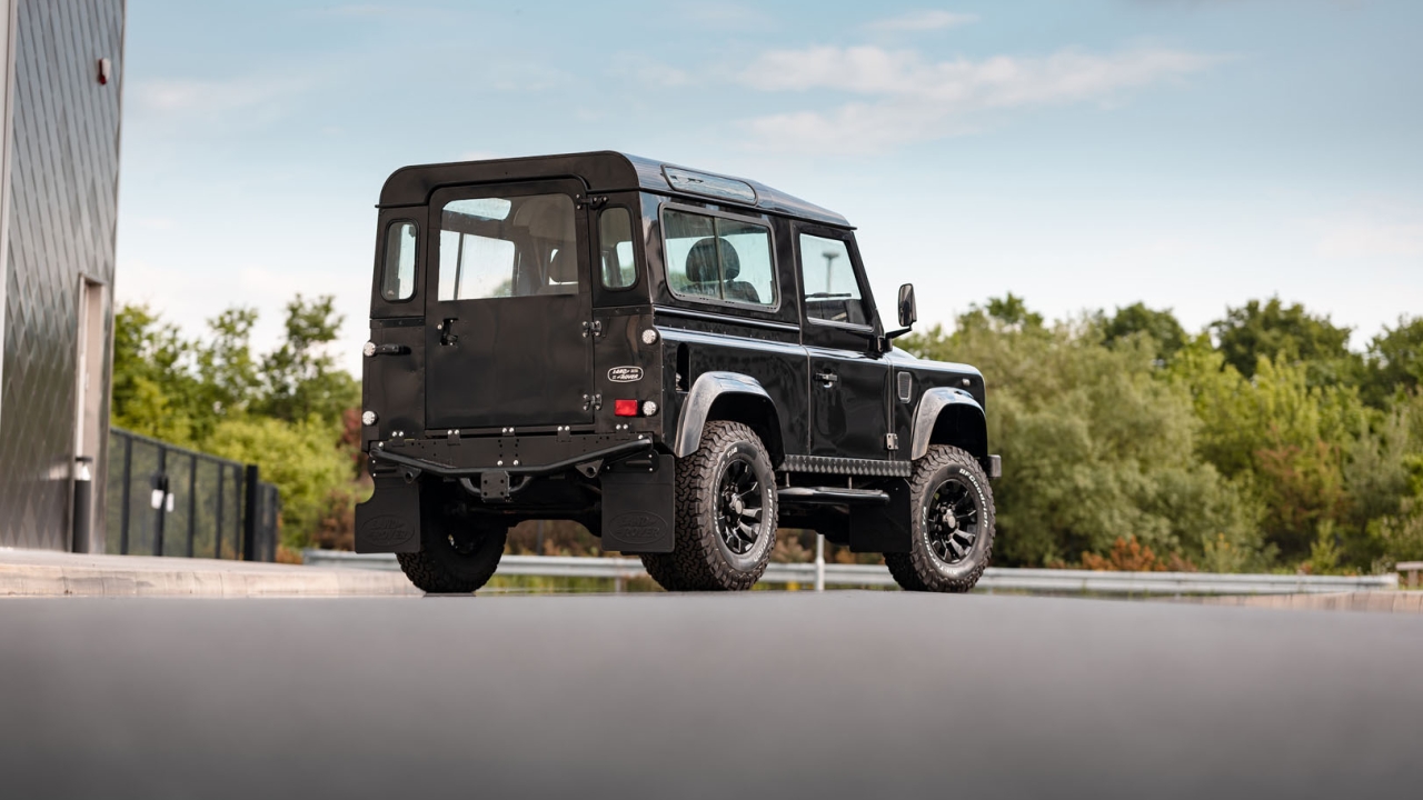 Black Land Rover Defender Vehicle Photographer Wipdesigns (21)
