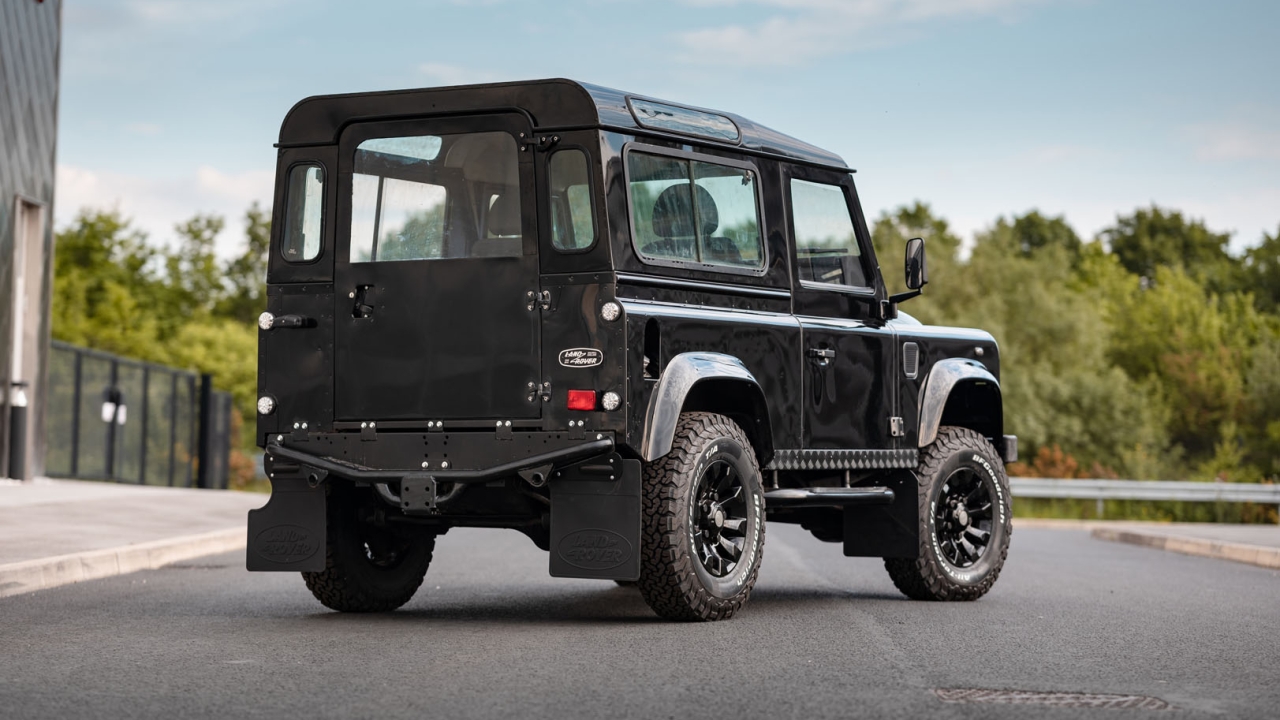 Black Land Rover Defender Vehicle Photographer Wipdesigns (27)