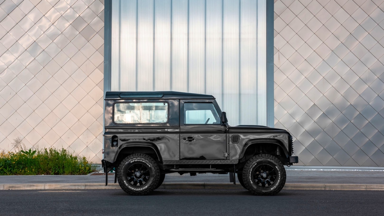 Black Land Rover Defender Vehicle Photographer Wipdesigns (37)